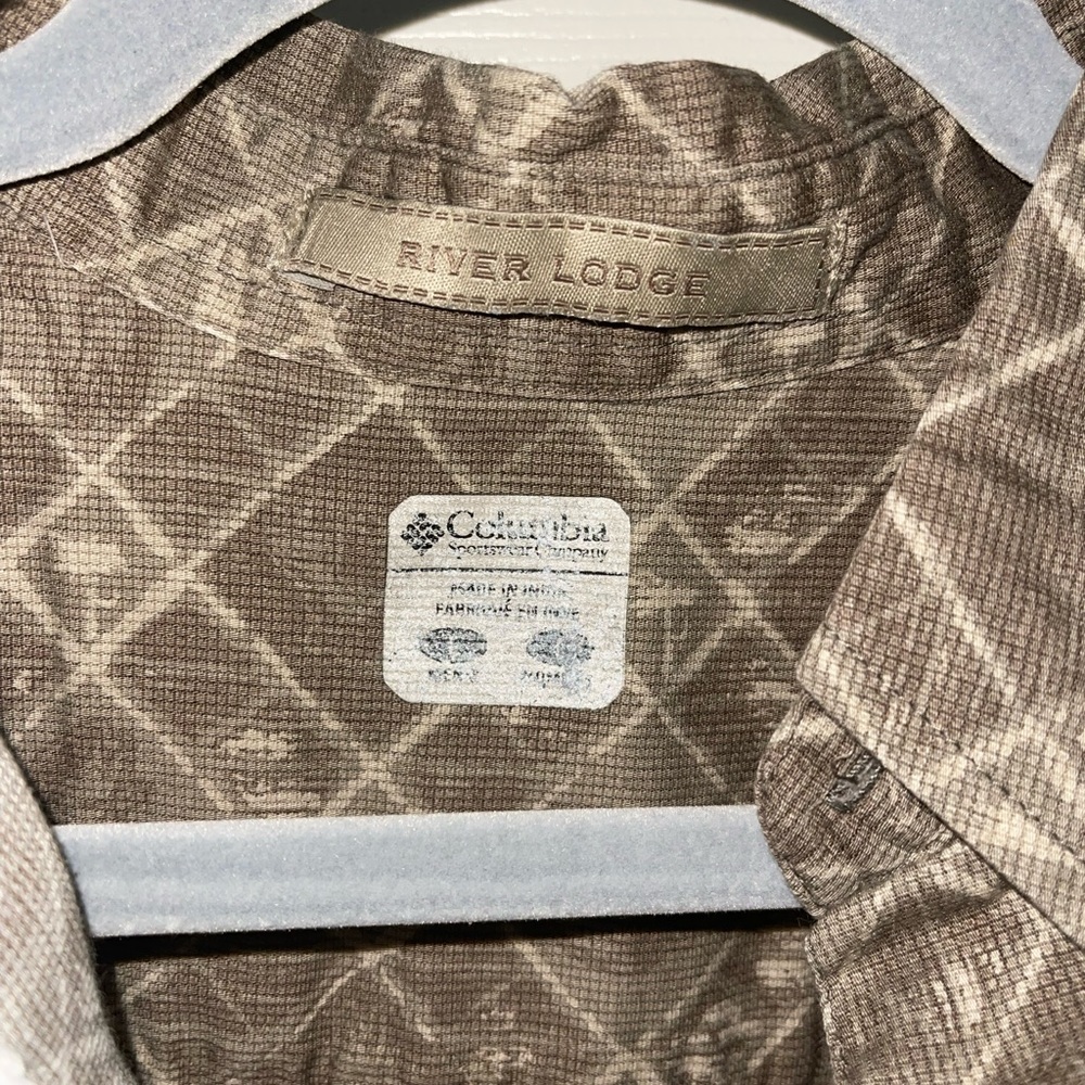 Columbia Button Down, River Lodge Collection - Mens size L - - Picture 3 of 5
